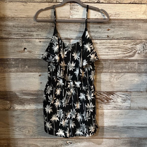 Arizona Jean Company Black and White Tropical Romper - Picture 1 of 3